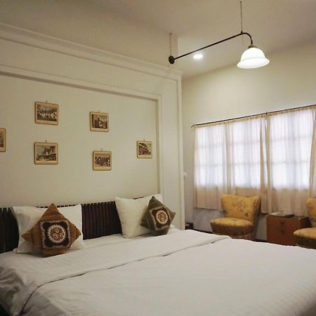 Manee Guesthouse And Record บ้านมานี Csiangmaj Kültér fotó