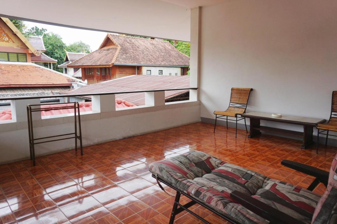 Manee Guesthouse And Record บ้านมานี Csiangmaj Kültér fotó