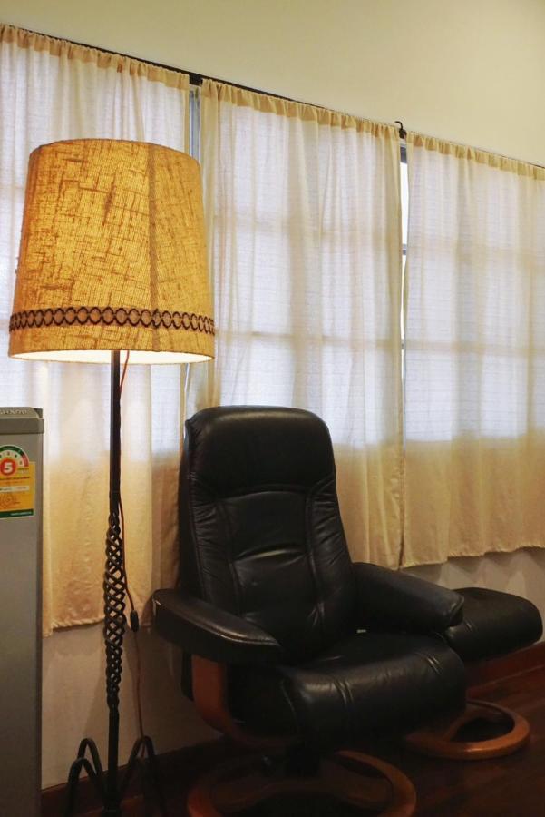 Manee Guesthouse And Record บ้านมานี Csiangmaj Kültér fotó