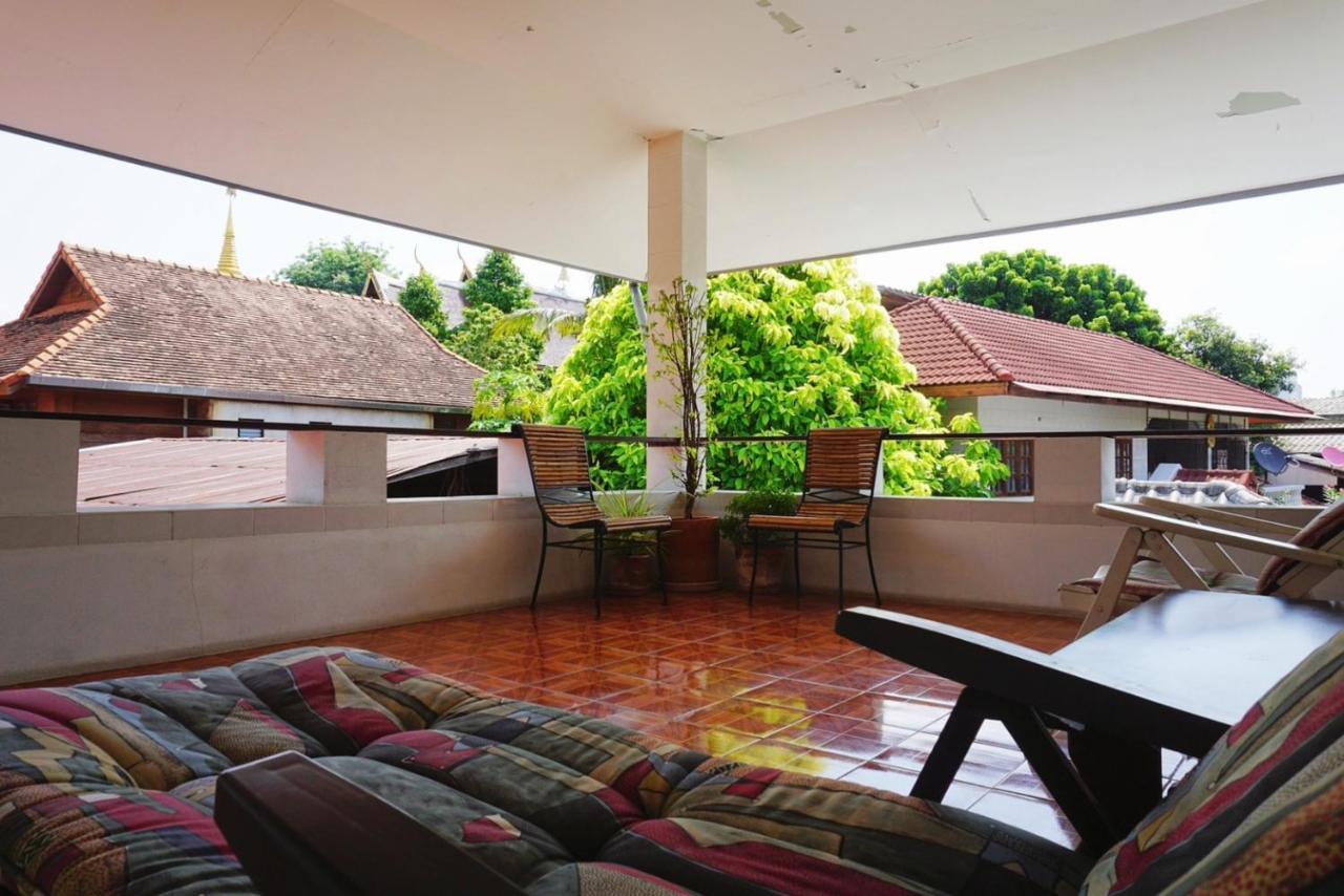 Manee Guesthouse And Record บ้านมานี Csiangmaj Kültér fotó