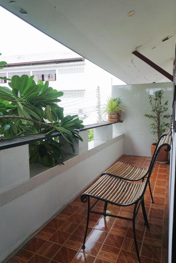 Manee Guesthouse And Record บ้านมานี Csiangmaj Kültér fotó