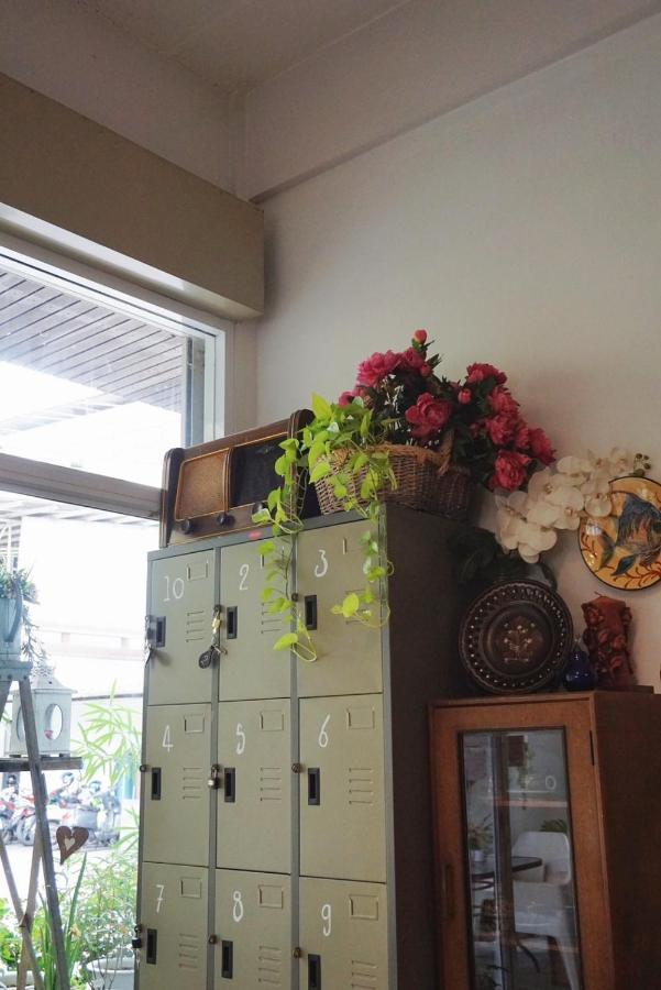 Manee Guesthouse And Record บ้านมานี Csiangmaj Kültér fotó