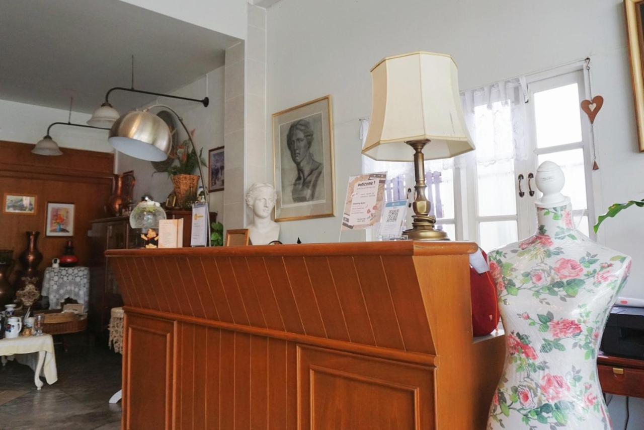 Manee Guesthouse And Record บ้านมานี Csiangmaj Kültér fotó