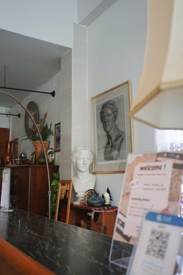 Manee Guesthouse And Record บ้านมานี Csiangmaj Kültér fotó